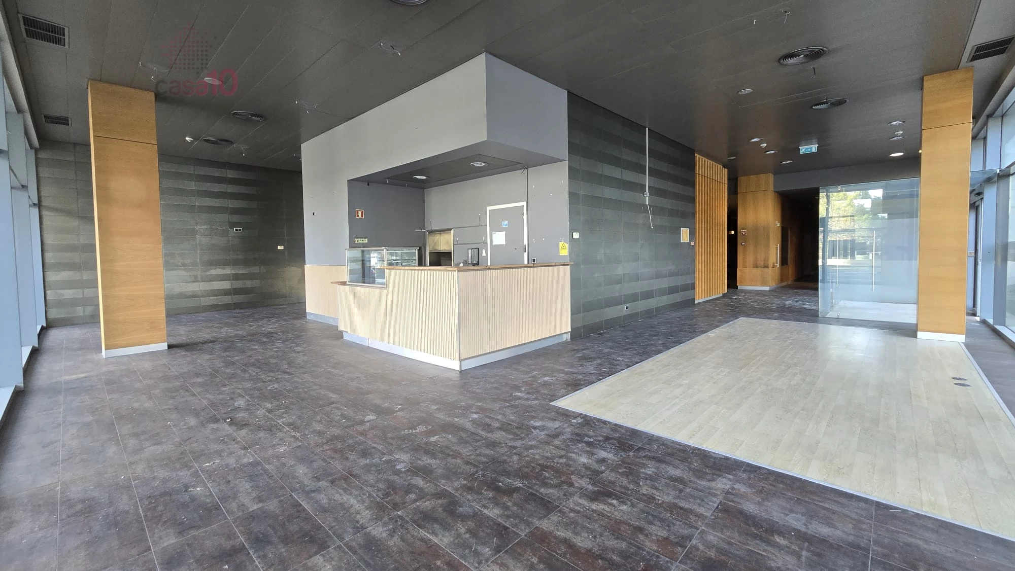 EXCELLENT COMMERCIAL SPACE FOR SALE IN PARQUE DAS NAÇÕES